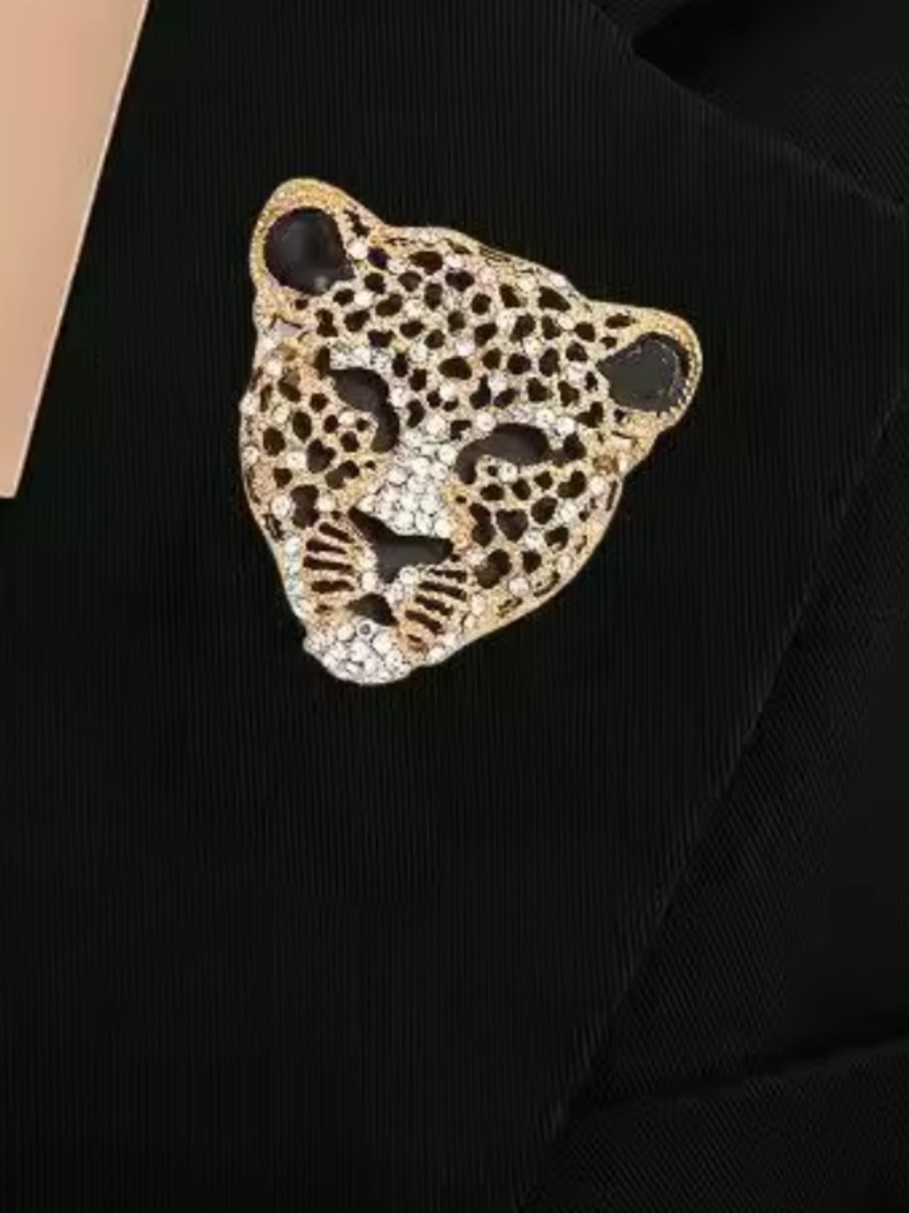 Leopard Head Brooch with Black Accents - Picture 4 of 4
